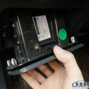 福特金牛座保险盒取电安装双镜头行车记录仪保险丝位置